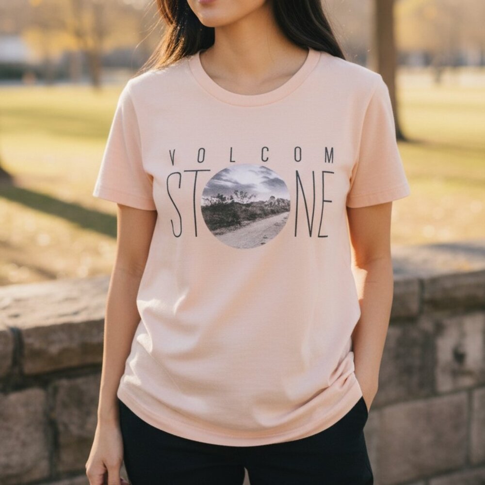 (C-93)Volcom Women’s Graphic T-Shirt‎ Peach Stone Logo Short Sleeve XS